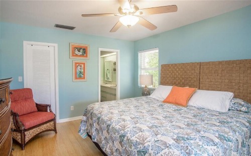 On Location 3bed 3bath updated single family with private pool dockage - image 9