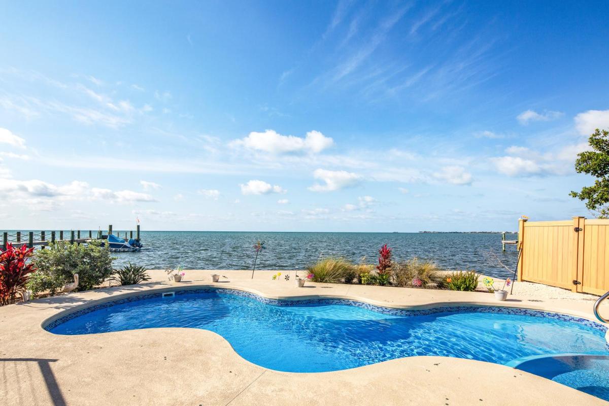 Blue Water Bungalow - main image