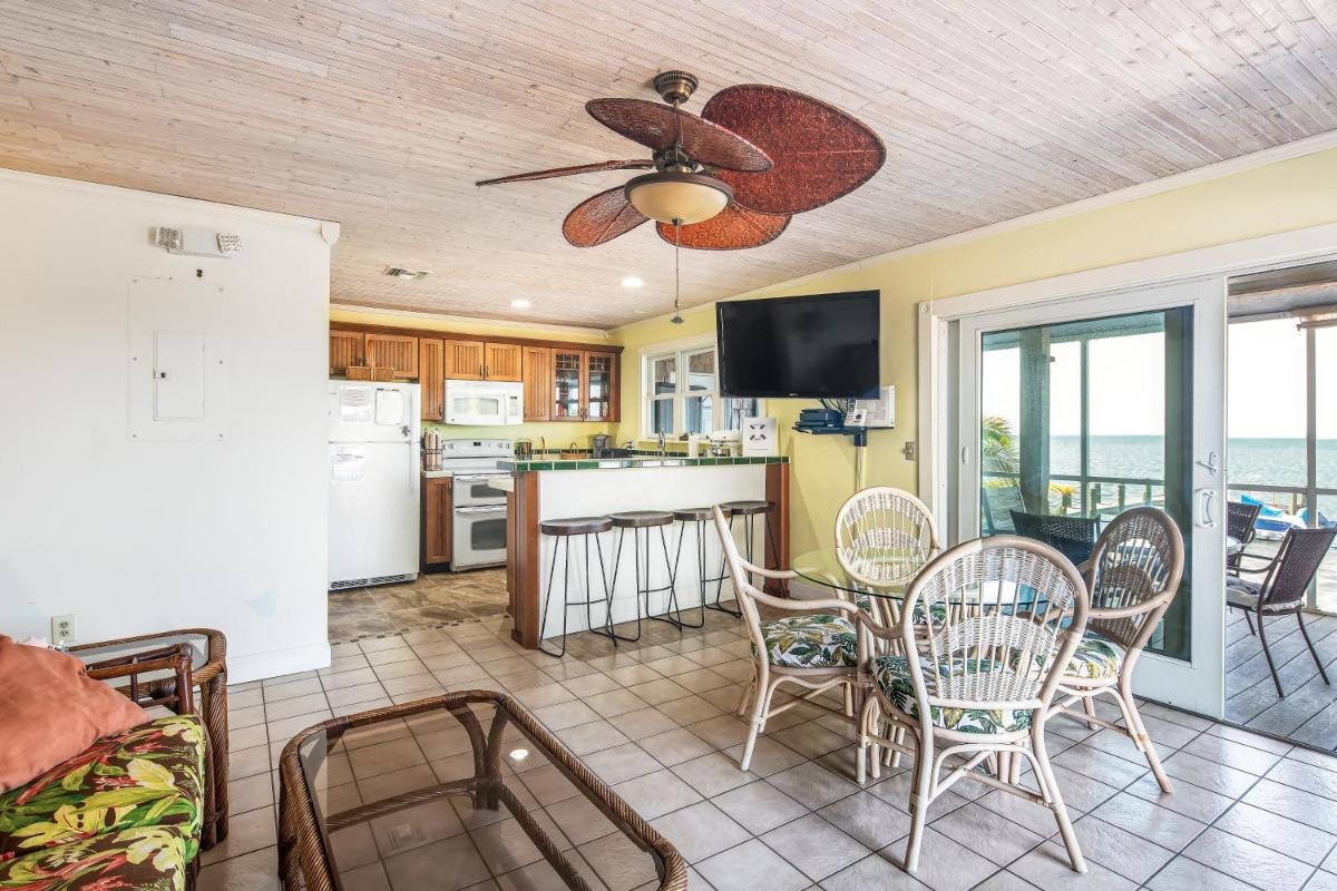 Blue Water Bungalow - image 6