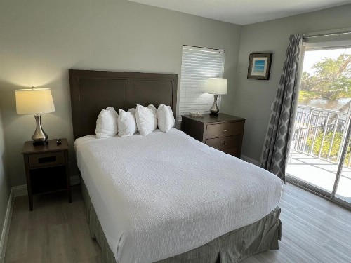 Marco Island Lakeside Inn - image 29