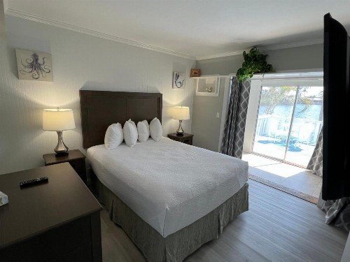 Marco Island Lakeside Inn - image 6