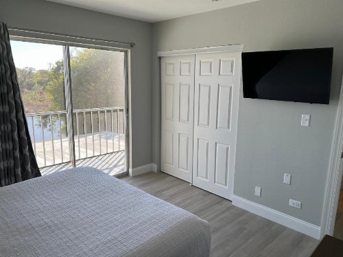 Marco Island Lakeside Inn - image 8