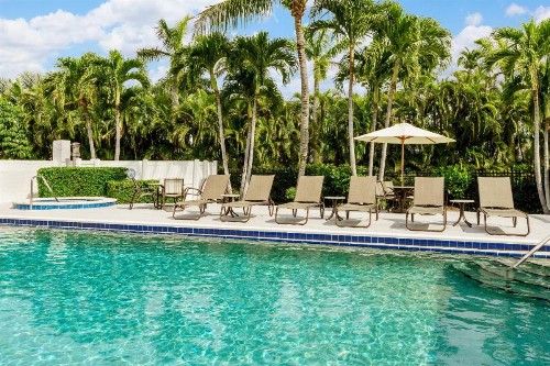 Olde Marco Island Inn and Suites - image 1