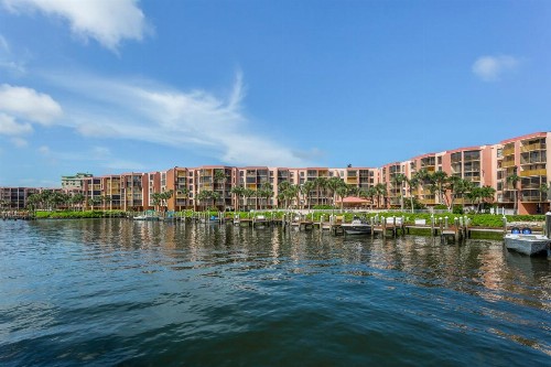 Riverside Club - image 4