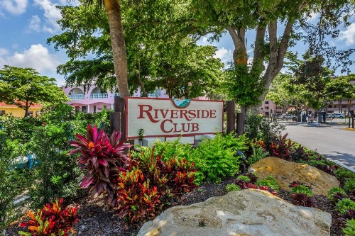 Riverside Club - image 9