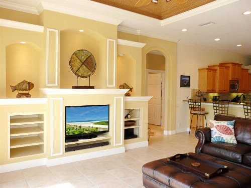 961 Hyacinth Court - image 2