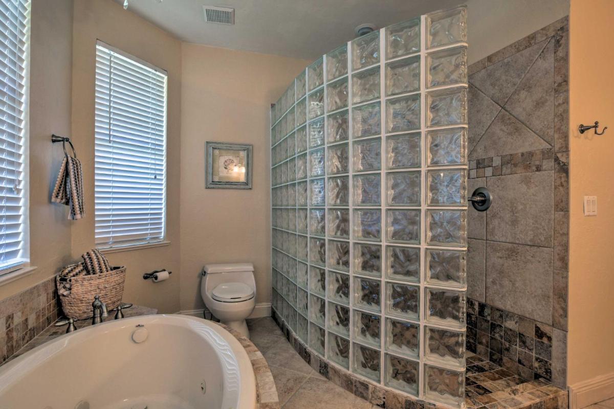 Marco Island Home with Pool and Lanai - 0 6Mi To Beach - image 2