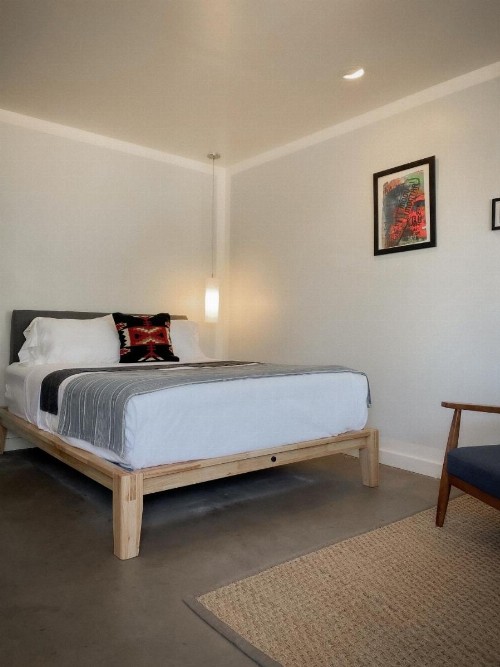 Thunderbird Hotel Marfa - image 19