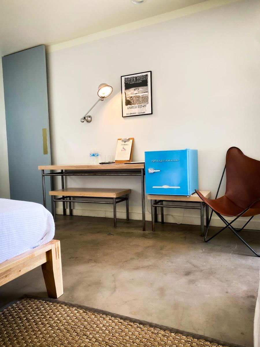 Thunderbird Hotel Marfa - image 7