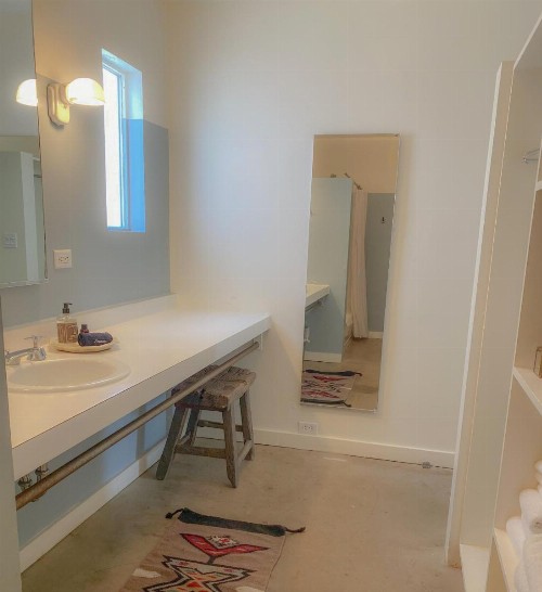 Thunderbird Hotel Marfa - image 9