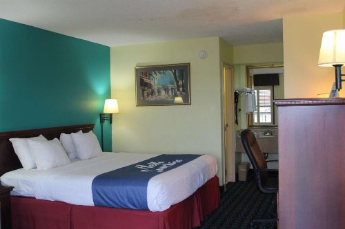 Days Inn by Wyndham Marianna - image 22