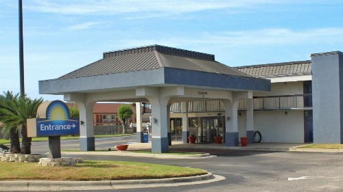 Days Inn by Wyndham Marianna - image 33