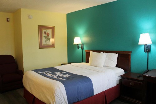 Days Inn by Wyndham Marianna - image 34