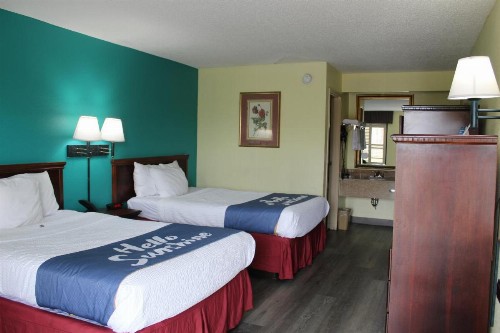 Days Inn by Wyndham Marianna - image 36