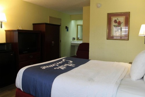 Days Inn by Wyndham Marianna - image 38