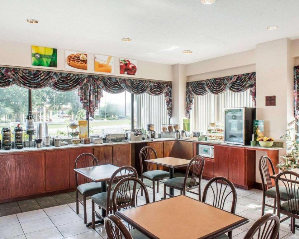 Quality Inn - image 4