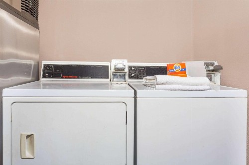 Super 8 by Wyndham Marianna - image 11