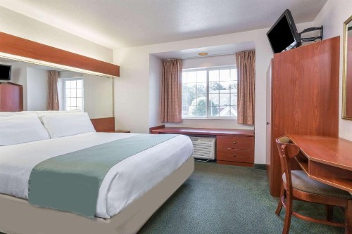 Microtel Inn & Suites Marianna - image 13