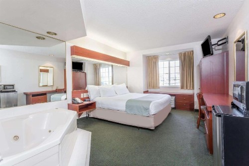 Microtel Inn & Suites Marianna - image 17