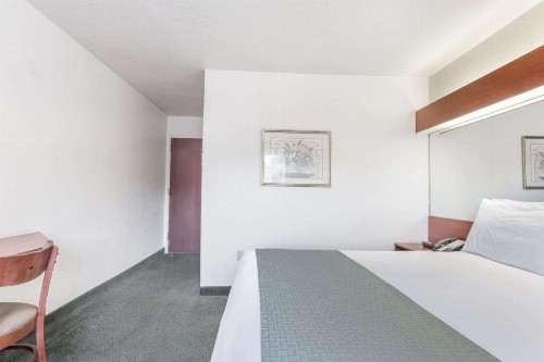 Microtel Inn & Suites Marianna - image 5