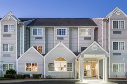 Microtel Inn & Suites Marianna - image 9
