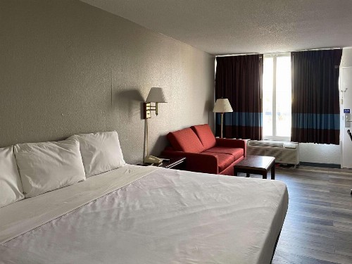 America's Best Value Inn - image 33
