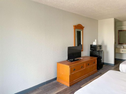 America's Best Value Inn - image 50