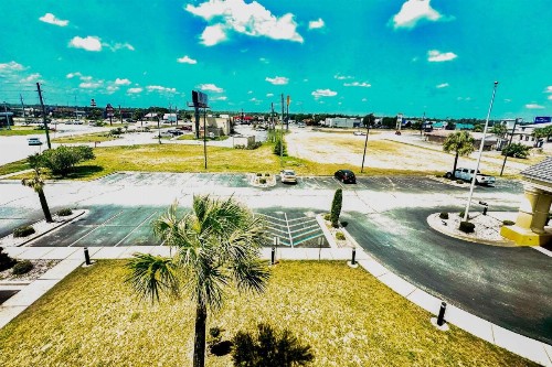 Comfort Inn & Suites Marianna I-10 - image 7