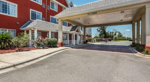 Econo Lodge Inn & Suites - Marianna - image 16
