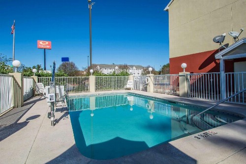 Econo Lodge Inn & Suites - Marianna - image 18