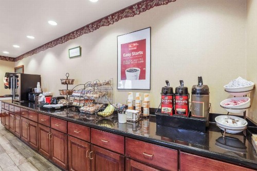 Econo Lodge Inn & Suites - Marianna - image 19