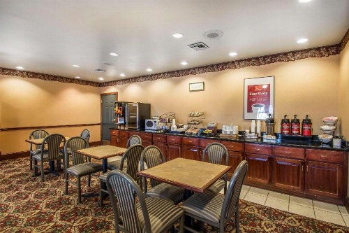 Econo Lodge Inn & Suites - Marianna - image 2