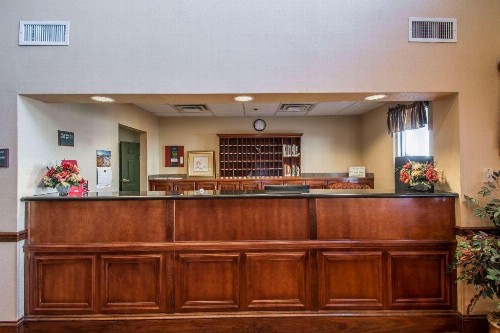 Econo Lodge Inn & Suites - Marianna - image 25