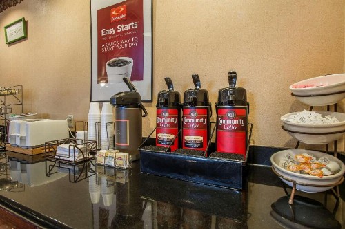 Econo Lodge Inn & Suites - Marianna - image 27