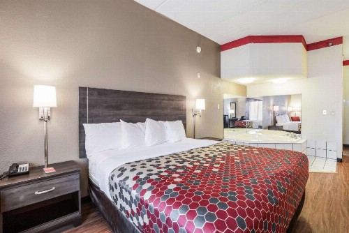 Econo Lodge Inn & Suites - Marianna - image 28