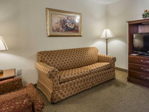 Econo Lodge Inn & Suites - Marianna - image 34