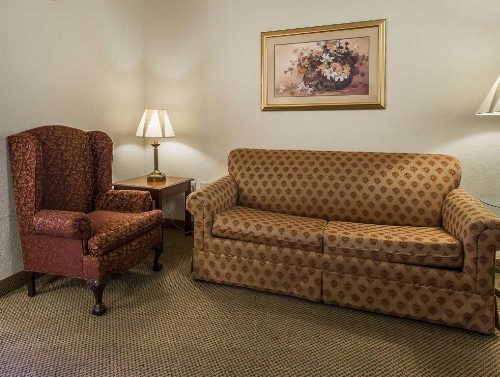 Econo Lodge Inn & Suites - Marianna - image 35