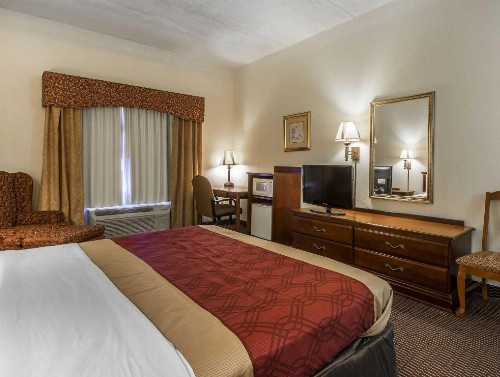 Econo Lodge Inn & Suites - Marianna - image 42