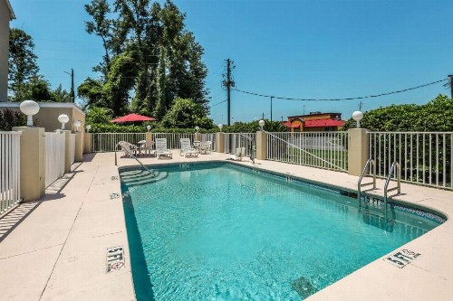 Econo Lodge Inn & Suites - Marianna - image 5