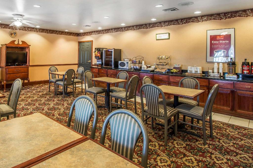Econo Lodge Inn & Suites - Marianna - image 6