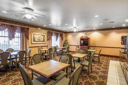 Econo Lodge Inn & Suites - Marianna - image 7