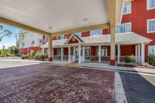 Econo Lodge Inn & Suites - Marianna - image 8