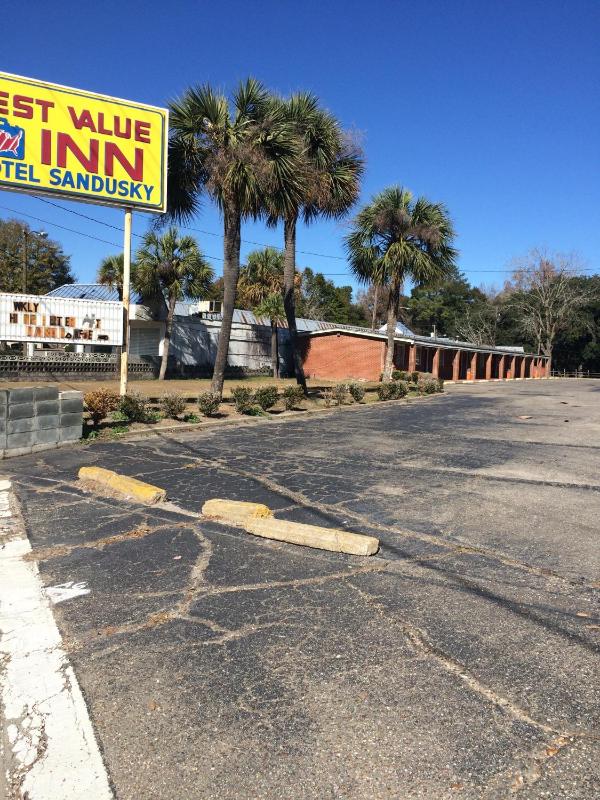 Best Value Inn Motel Sandusky - image 4