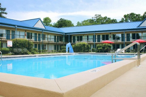 Residence Hub Inn and Suites - image 1