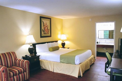 Residence Hub Inn and Suites - image 4