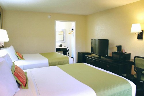 Residence Hub Inn and Suites - image 5