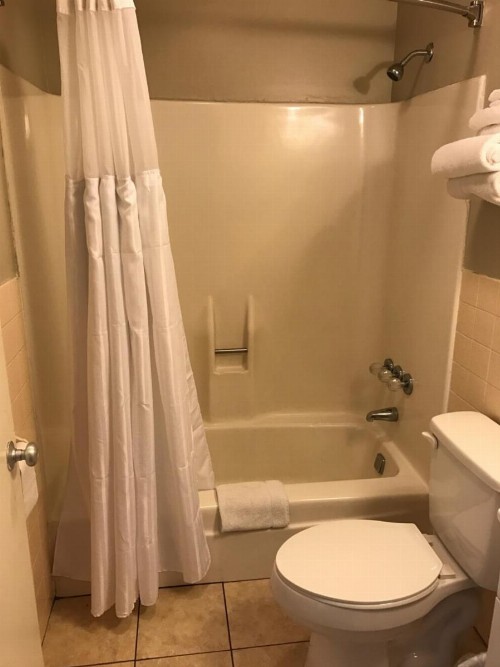 Blue Note Motor Inn - image 3
