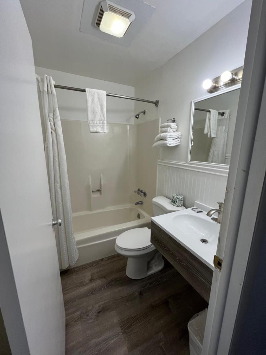 Blue Note Motor Inn - image 4