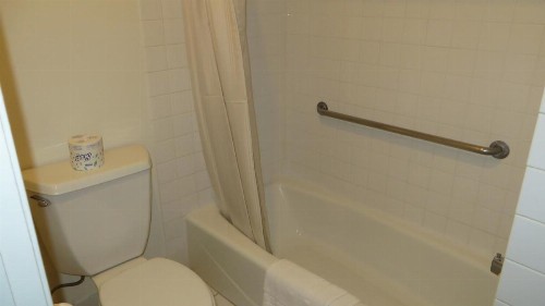 Jolly Roger Hotel - image 10