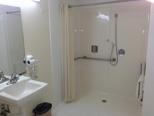Jolly Roger Hotel - image 11